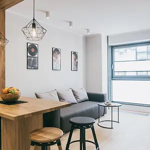 https://harmonica-luxury-apartment-a-c.krakowhotelspoland.com